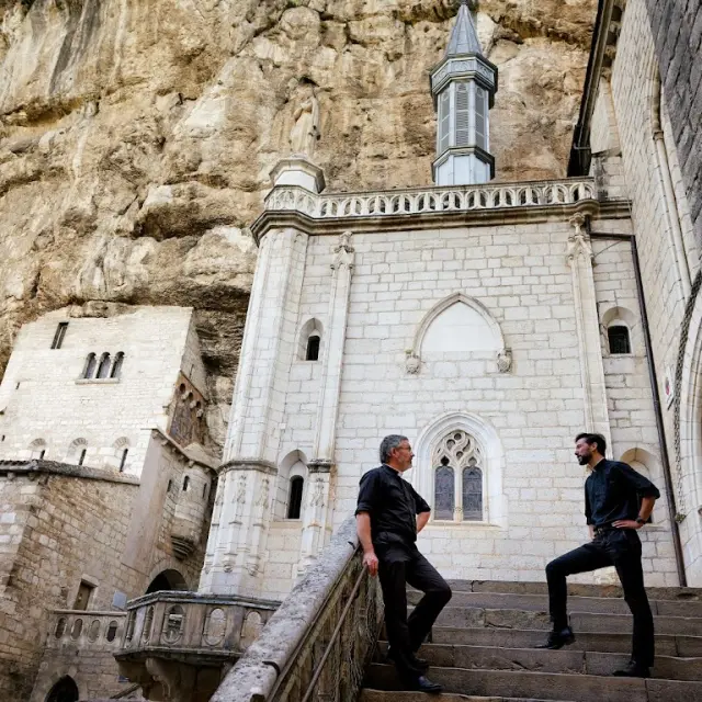 FRANCE. LE LOT. SANCTUAIRE DE ROCAMADOUR. Florent Millet (à gauche), le recteur du santuaire, et l'abbé Jean Baptiste Digeon.