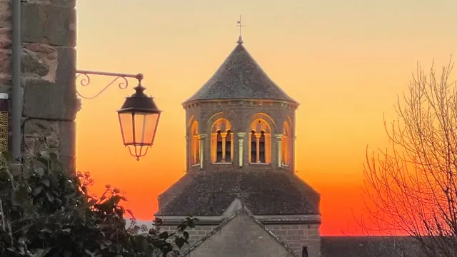 Coucher De Soleil Sur L Abbaye D Aubazine Melanie Petit.jpg 1920px