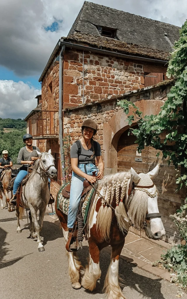 Randonnée à cheval à Collonges-la-Rouge - Ferme La Petite Famille