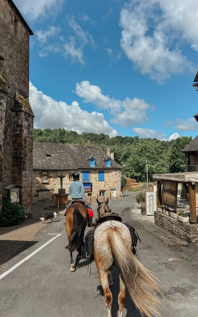 Saillac en Corrèze - Randonnée à cheval - Ferme La Petite Famille