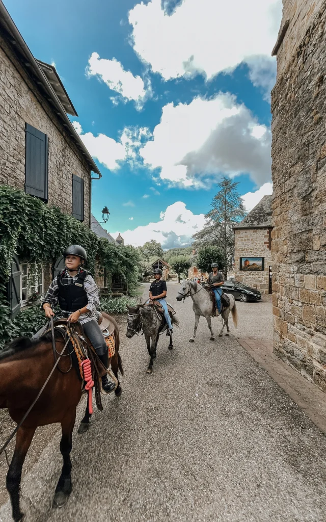 Saillac en Corrèze - Randonnée à cheval - Ferme La Petite Famille