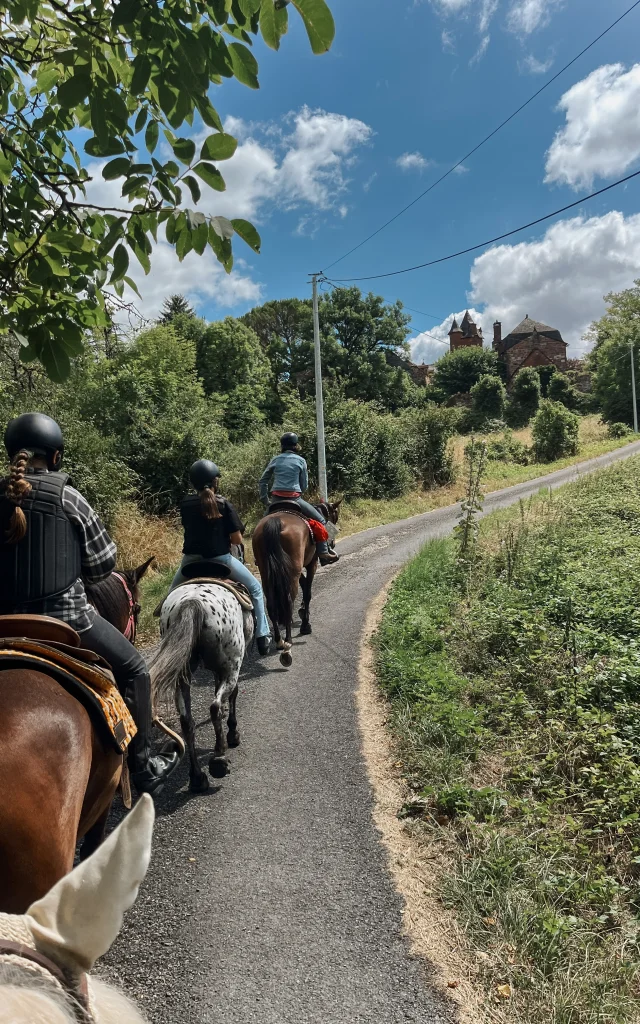 Randonnée équestre Collonges-la-Rouge - Ferme La Petite Famille
