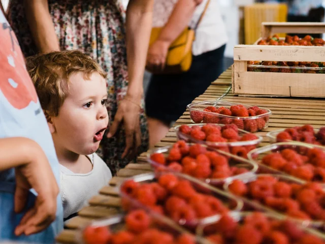 Au Marche De Brive La Gaillarde Romain Laffitte Eva Emmanuelidis 4657 1920px Copie