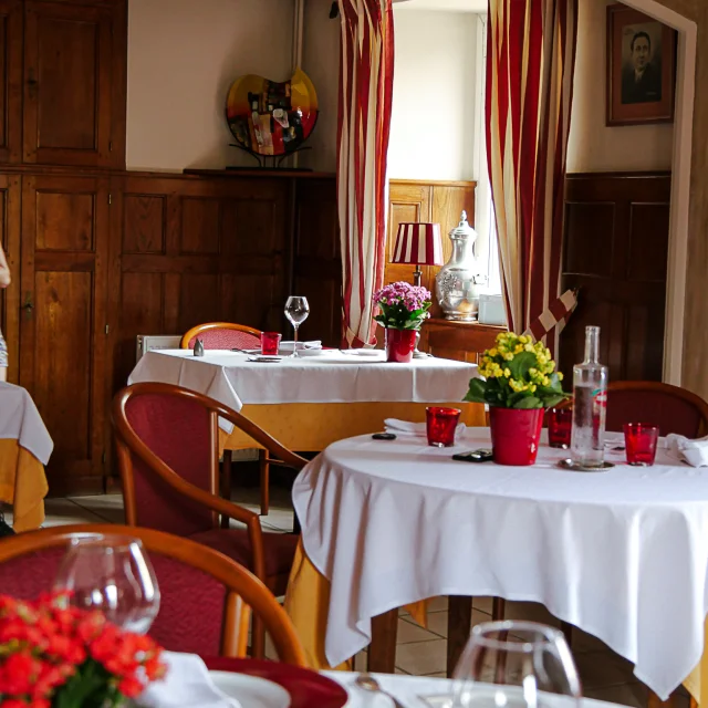 Restaurant Au Déjeuner à Sousceyrac-en-Quercy