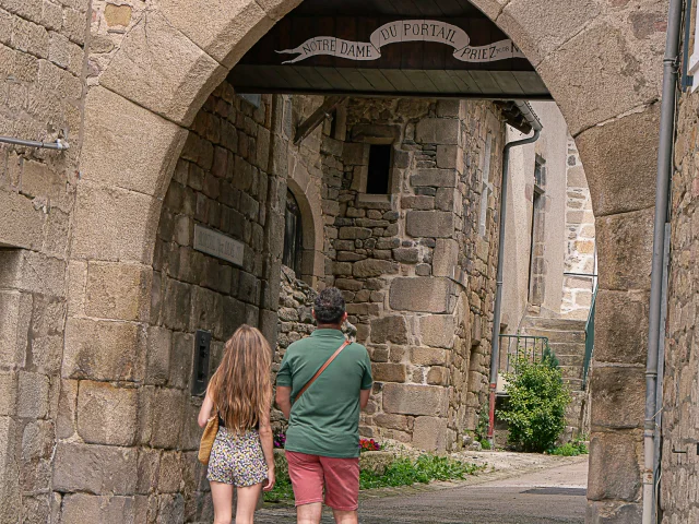 Portail Notre-Dame à Sousceyrac-en-Quercy