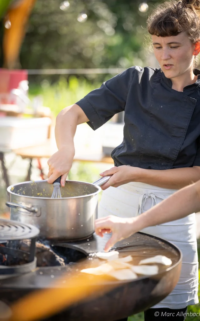 Cheffe Du Restaurant Le Turenne Evenement Du Jardin A Lassiette
