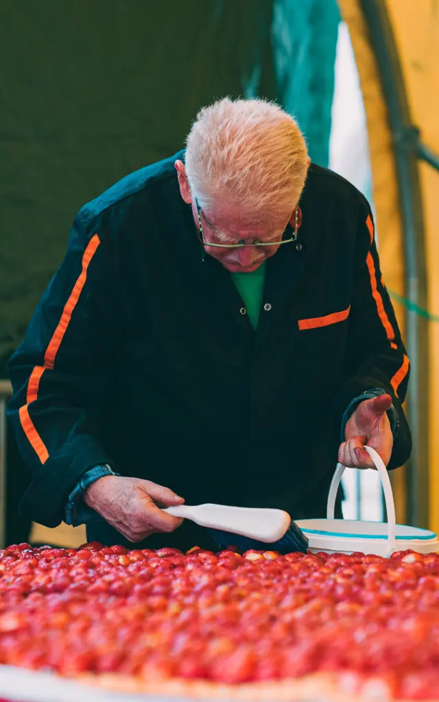 Fete De La Fraise De Beaulieu Sur Dordogne