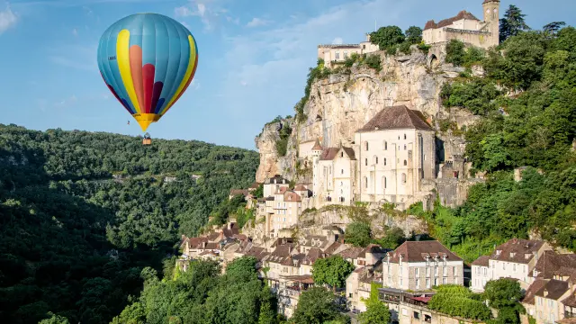 Envol D Une Montgolfiere A Rocamadour Dan Courtice Penn Graphics 2532 1920px