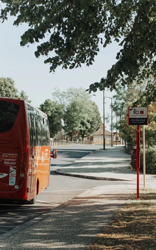 Arrêt de bus liO à Rocamadour