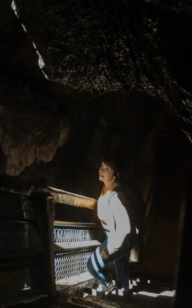 Mélanie dans le Gouffre de Padirac