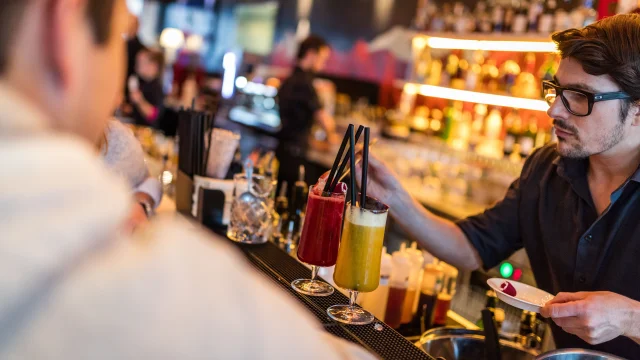 Cocktail au bar de l'hôtel W Verbier