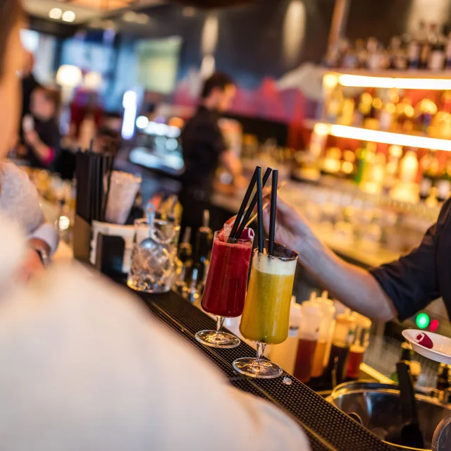 Cocktail au bar de l'hôtel W Verbier