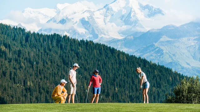 Golf des Esserts à Verbier offrant une vue imprenable sur le massif des Combins