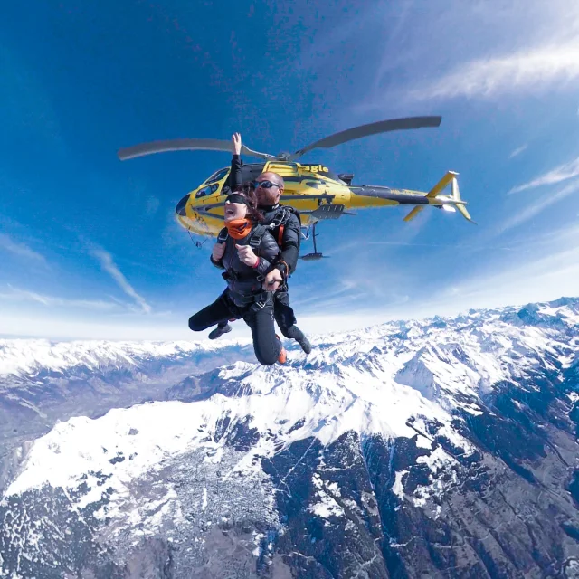 Saut en parachute au dessus de Verbier et du Val de Bagnes