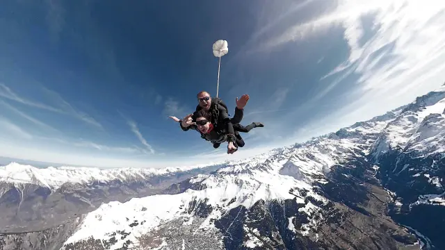Saut en parachute dans la région de Verbier