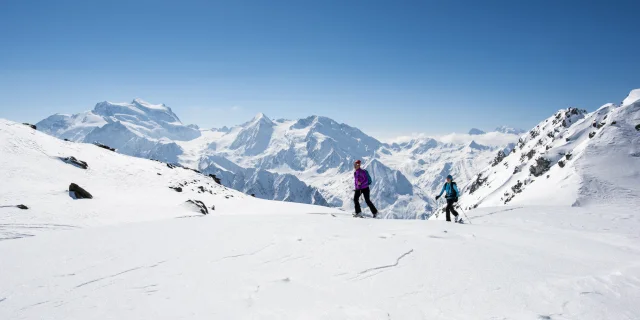 Ski de randonnée dans la région de Verbier Val de Bagnes avec vue sur les Combins