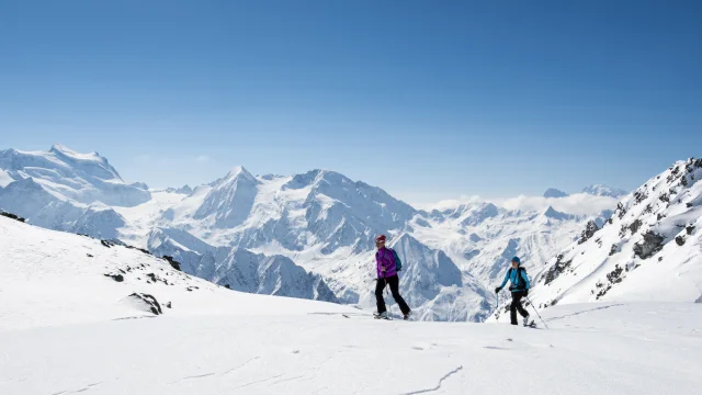 Ski de randonnée dans la région de Verbier Val de Bagnes avec vue sur les Combins