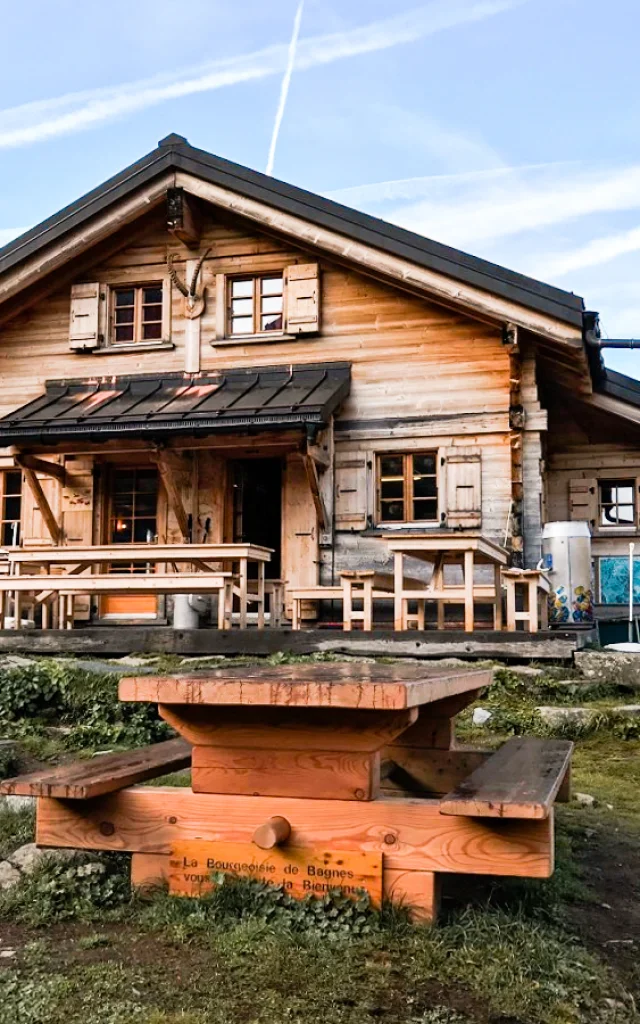 raphaelsurmont220918cabane-louvie-face.jpg