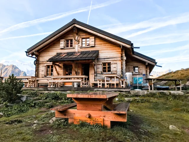raphaelsurmont220918cabane-louvie-face.jpg
