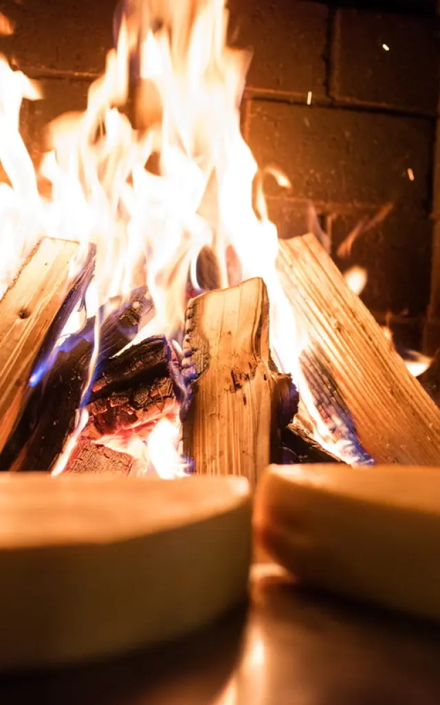Raclette Au Feu De Bois