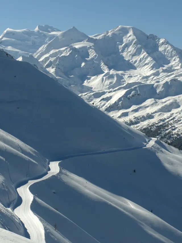 Pistes de ski de fond à Verbier entre les Ruinettes et La Chaux. Avec vue sur les Combins
