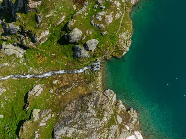 Lac Des Vaux En Ete @luciaharrison