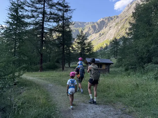 Anmarsch zum Kleeblatt-Klettersteig in Mauvoisin