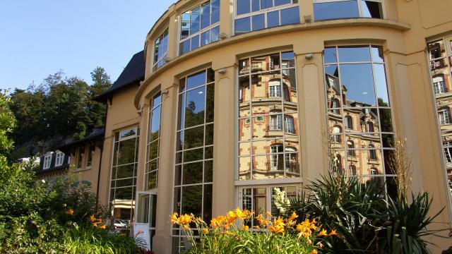 bagnoles-orne-etablissement-thermal-facade