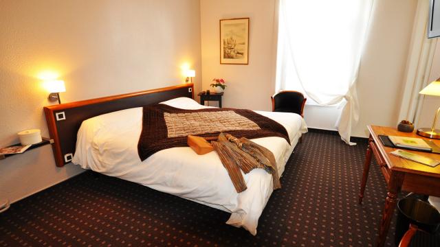 bagnoles-orne-hotel-nouvel-hotel-chambre-scaled.jpg