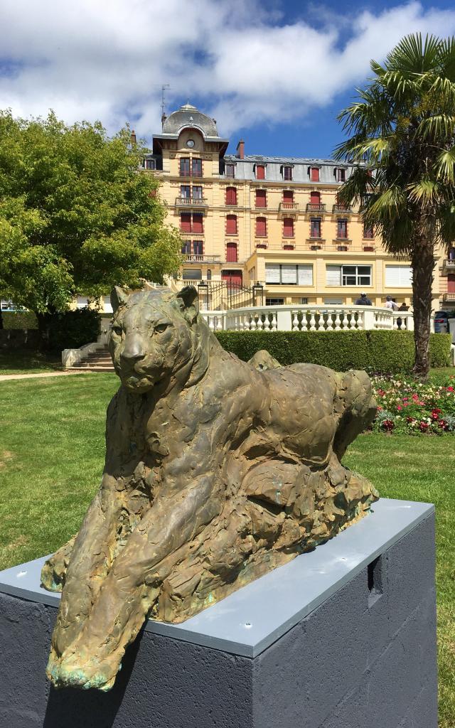 Bagnoles Orne Exposition Patrick Villas Sculpture Animal Contemporain Jaguar Couché 3
