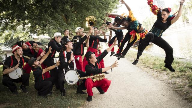 Fanfare Red Line Crossers Bagnoles Orne