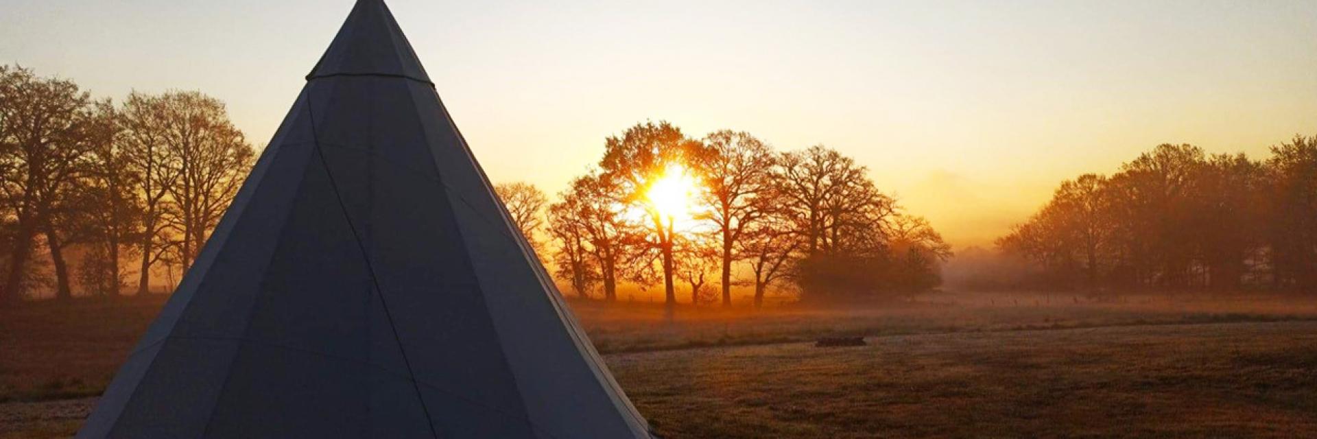Bagnoles Orne Tipi Herbergement Insolite Gite Passee Couche Soleil Aurore