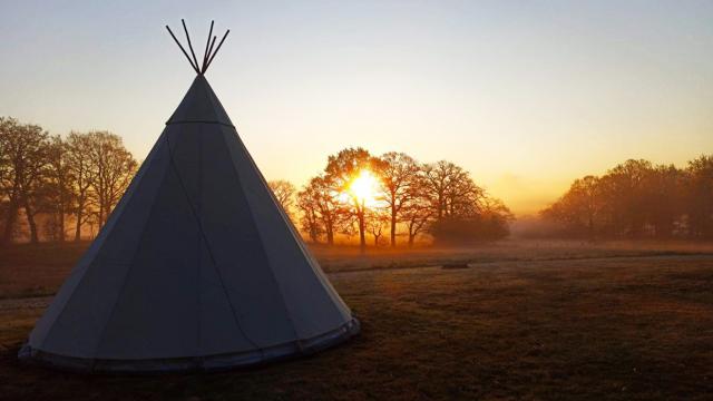 Bagnoles Orne Tipi Herbergement Insolite Gite Passee Couche Soleil Aurore