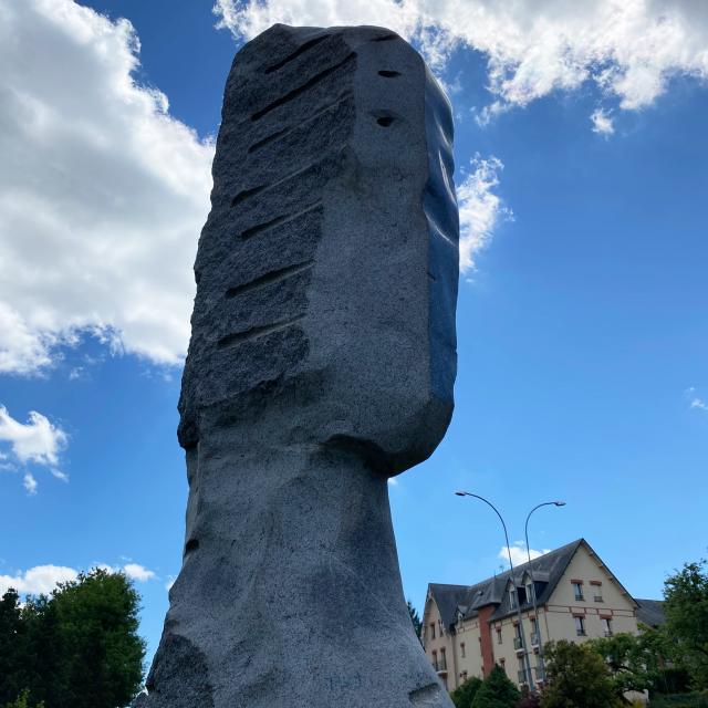 Bagnoles Orne Bebagnoles Exposition Denis Monfleur Ete Contemporain Fdac Grande Tête Monumentale Pelouse Office