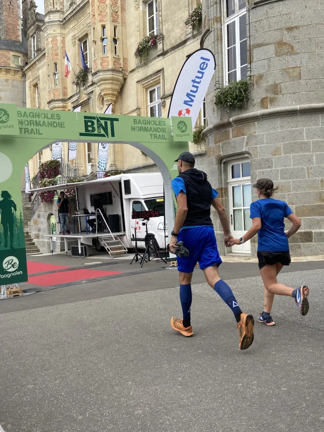 Bagnoles Orne Bebagnoles Bnt23 Arche Coureur Trail Solidartie Arrivee