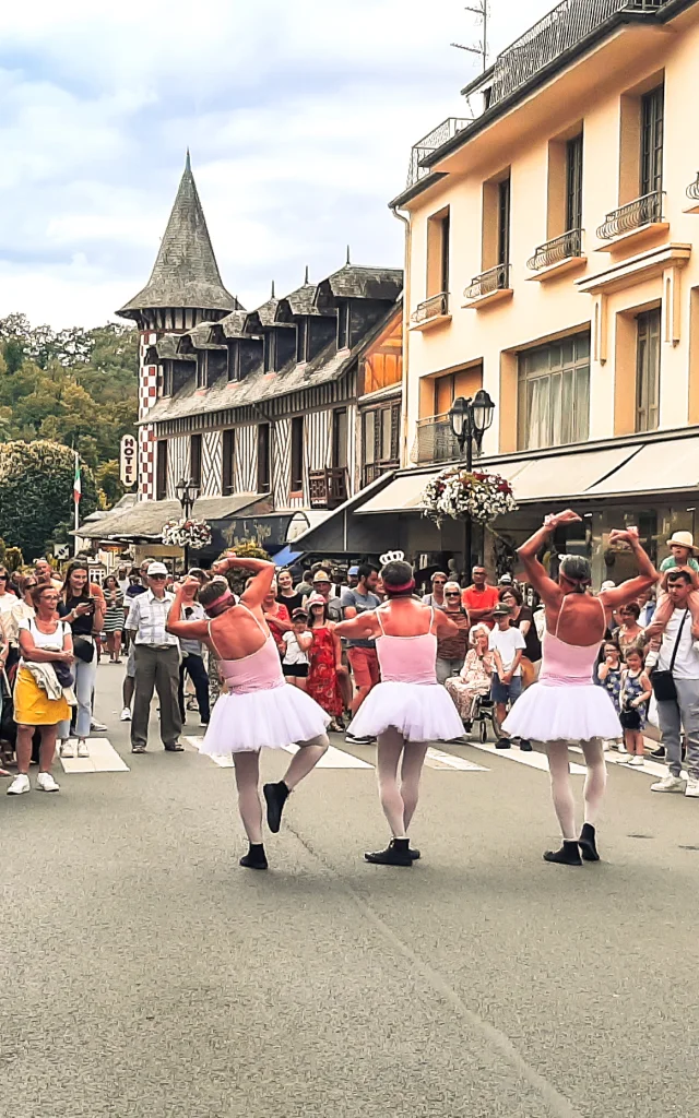 Bagnoles Orne Bebagnoles Festival Ete Vendredi Spectacle Art Rue Public Rue Casino
