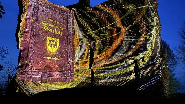 Bagnoles Orne Bebagnoles Destination Domfront Idee Sejour Pays Lumieres Villages Illumines Lueurs Donjon Rotated