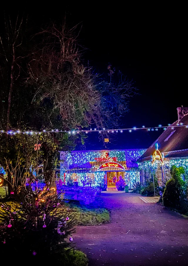 Bagnoles Orne Bebagnoles Destination Domfront Idee Sejour Pays Lumieres Villages Illumines La Michaudiere Accueil