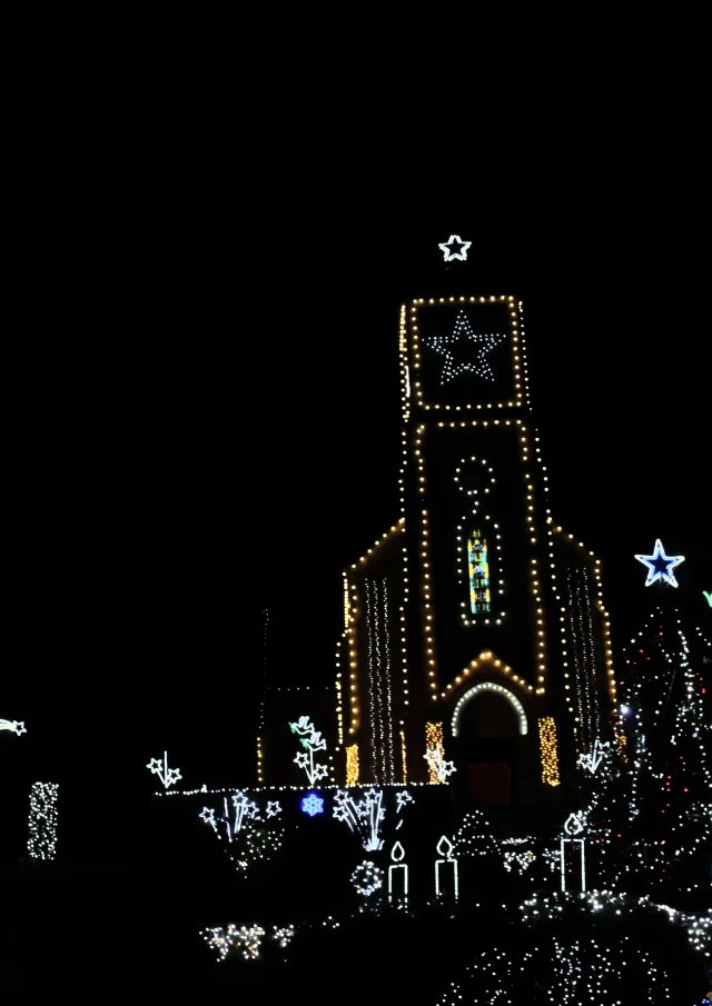 Bagnoles Orne Bebagnoles Destination Domfront Villes Villages Illumines Beauchene Eglise