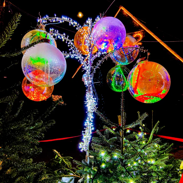 Bagnoles Orne Bebagnoles Destination Domfront Villes Villages Illumines Sauvagere Boules Lumieres