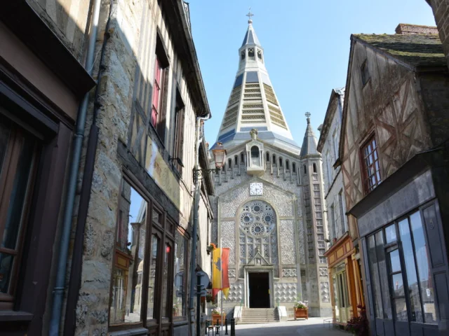 Domfront Bocage Eglise Saint Julien Rue Ruelle Medieval