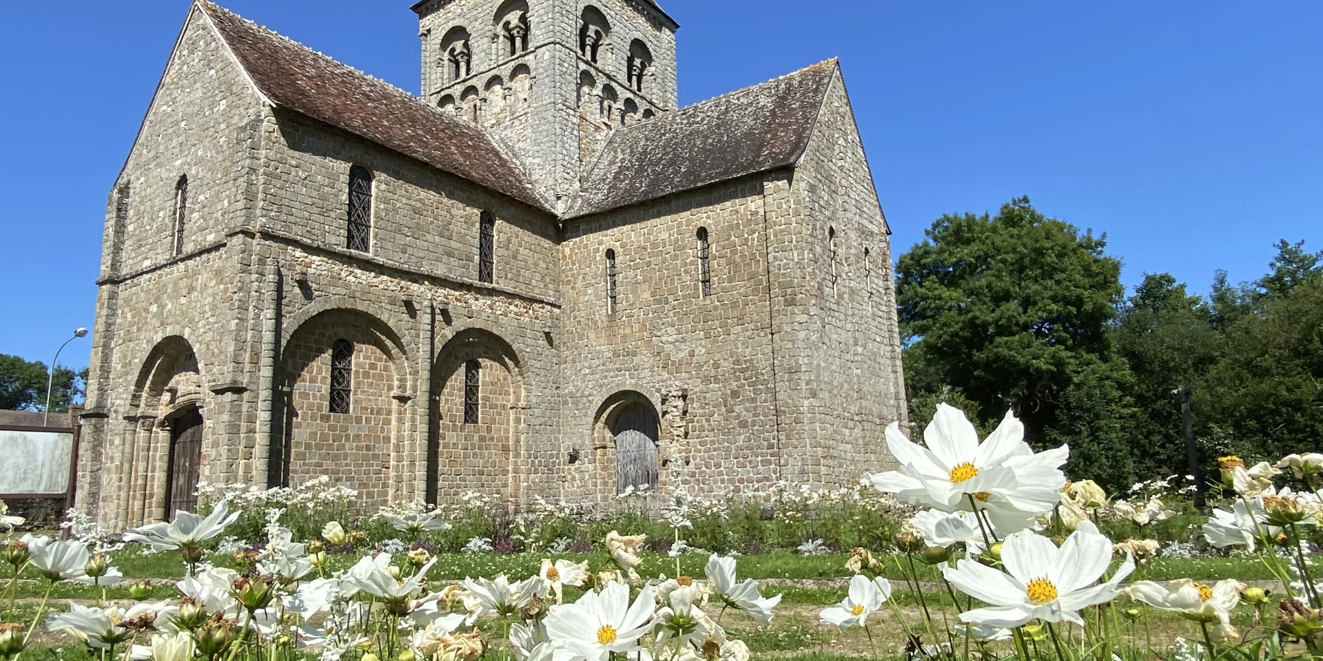 Domfront Poiraie Bocage Fleur Eglise Notredame Eau Medieval