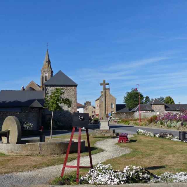 Saint Fraimbault Eglise Fleur Bocage Champs Meule