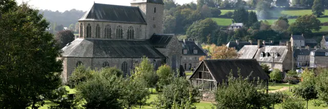 Lonlay Abbaye Domfront Bagnoles Bocage Eglise Champ2