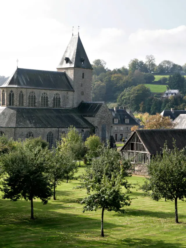 Lonlay Abbaye Domfront Bagnoles Bocage Eglise Champ2