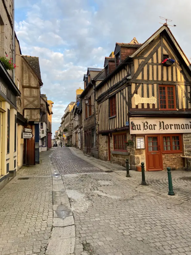 Bocage Orne Destination Domfront Bagnoles Maison Pan Bois Medieval Ruelle