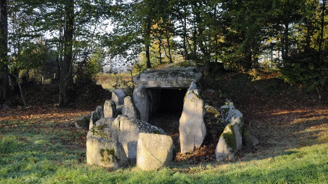 Bocage Destination Domfront Bagnoles Passais Village Table Diable Dolmen Megalithe