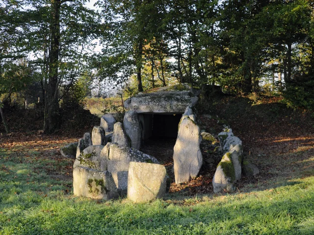 Bocage Destination Domfront Bagnoles Passais Village Table Diable Dolmen Megalithe