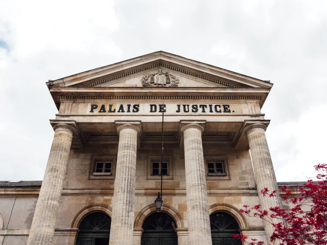Bocage Destination Domfront Bagnoles Ancien Tribunal Palais Justice Patrimoine Devanture