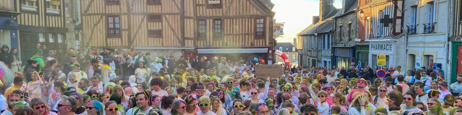 Bocage Destination Domfront Bagnoles Outdoor Color Run Poudre Coloree Public Multicolore